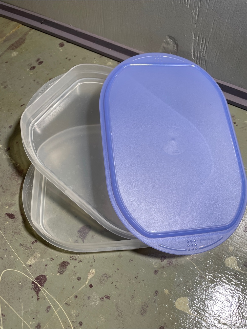 Tupperware Stackable Food Storage Container with Lavender Lid - Picture 2 of 3